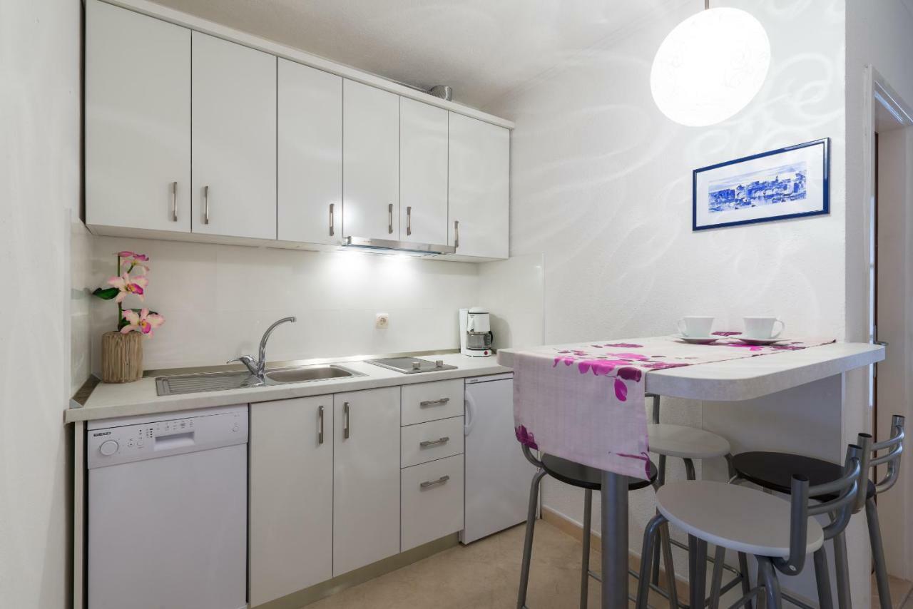 Apartments Nada Bol Eksteriør billede
