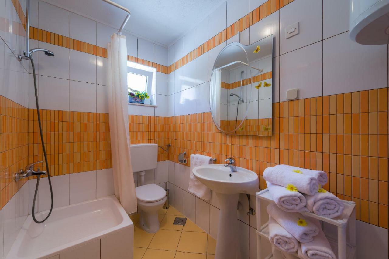 Apartments Nada Bol Eksteriør billede