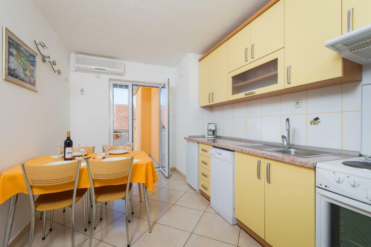 Apartments Nada Bol Eksteriør billede